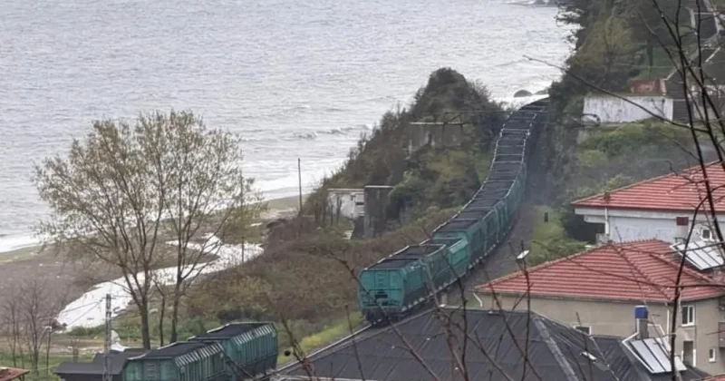 Yük treninin vagonları ayrıldı, seferler aksadı