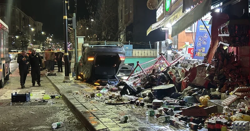 Saniyelerle gelen mucize: Direksiyon hakimiyetini kaybetti dükkana daldı Sözcü Gazetesi