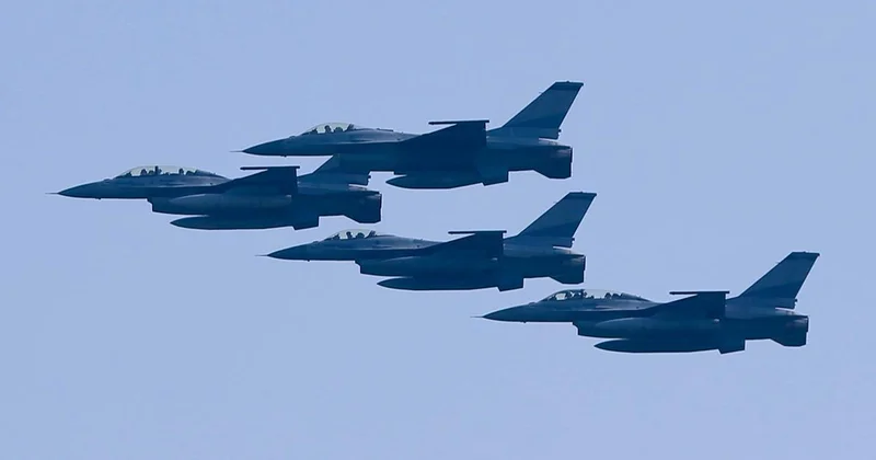 Savaş uçaklarının pilotlar fotoğraf çekerken çarpıştığı ortaya çıktı