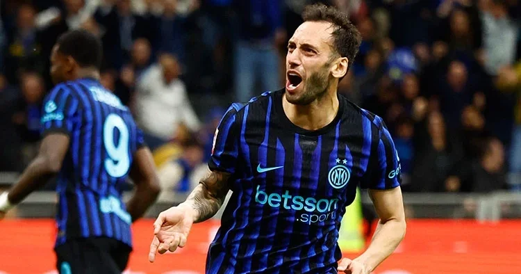Hakan Çalhanoğlu nun şovu Inter i finale taşıdı!