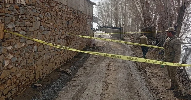 Yıkılma tehlikesi bulunan ahır güvenlik çemberine alındı Van Haberleri