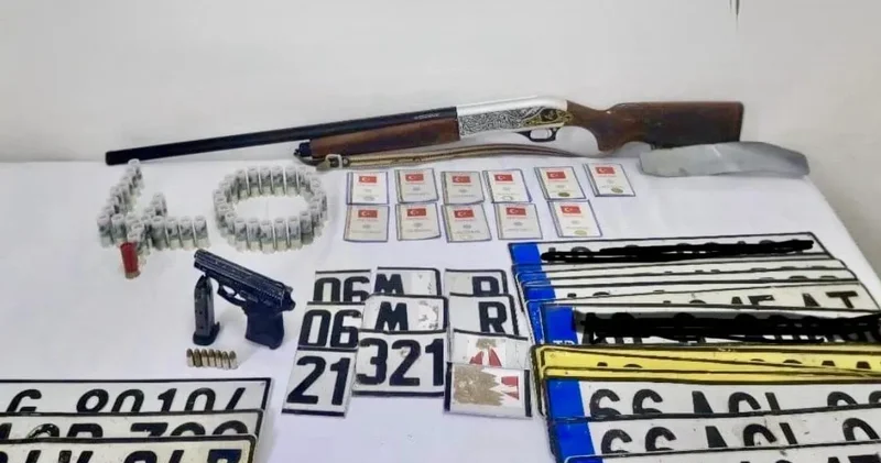 Evde sahte plaka basan şüpheli yakalandı: Cephanelik çıktı!