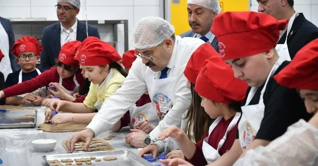 Minik şeflerden 23 Nisan a özel kurabiye Balıkesir Haberleri