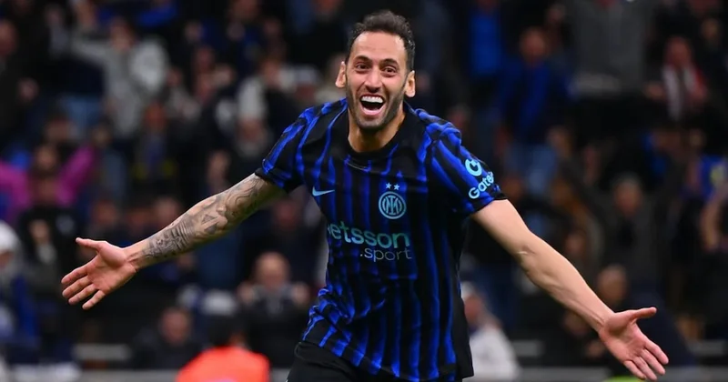 Hakan Çalhanoğlu resital yaptı! Tek başına maçı kazandı Sözcü Gazetesi