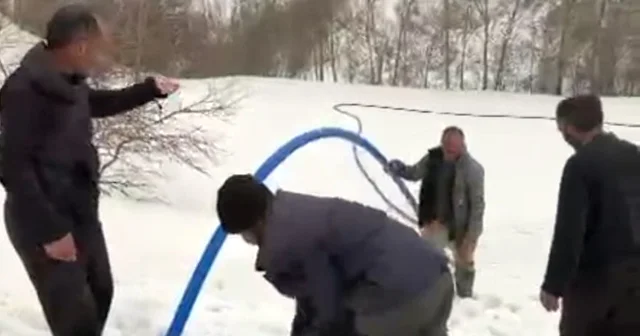 Çığ altında kalan su şebekesi devre dışı kaldı; 400 metre boru döşenerek yeniden suya ulaşıldı Van Haberleri
