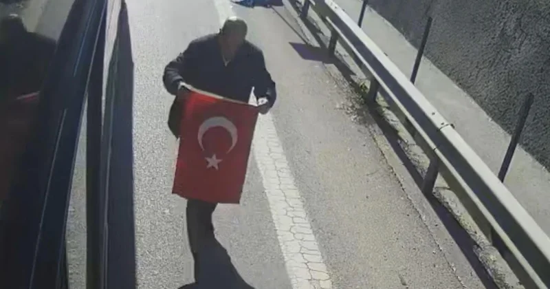 “Bayrak ayak altında olmaz” diyerek otobüsü durdurdu