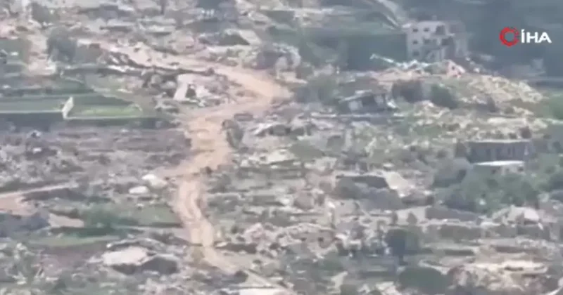 İsrail ordusu, Lübnan ın Beit Lif kasabasındaki evlerin çoğunu buldozerlerle yıktı