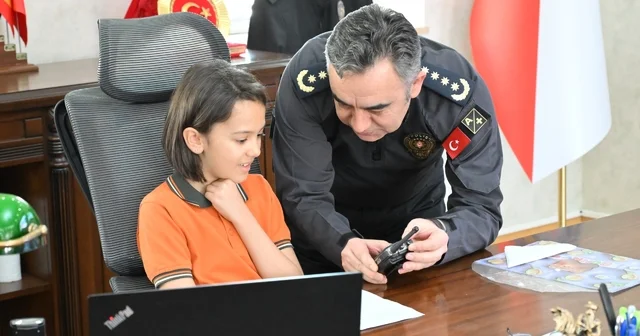 Kars ta 23 Nisan coşkusu: İlkokul öğrencisi emniyet müdürü koltuğuna oturdu Kars Haberleri