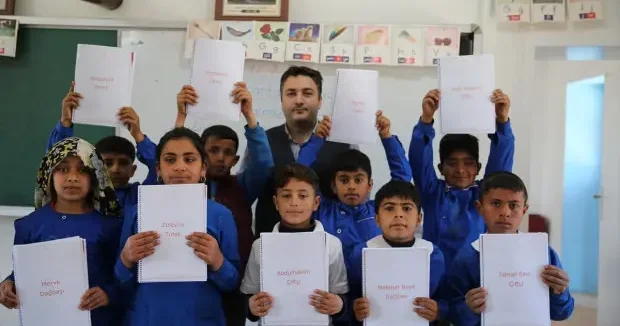 Şanlıurfa haberleri Kırsalda teknoloji mucizesi: Öğretmen, yapay zekayla öğrencilerin eksiklerini kapatıyor 22 Nisan 2026