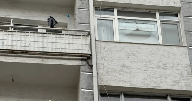 Fırtınada kırılan cam 6 ncı kattan vatandaşın üzerine düştü Eskişehir Haberleri