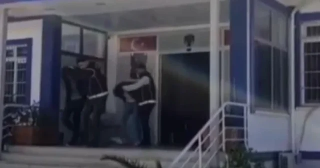 Hatay da göçmen kaçakçısı 2 sürücüye 200 bin TL ceza VİDEO İZLE