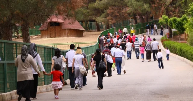 Büyükşehir den 23 Nisan da öğretmen ve öğrencilere anlamlı jest Gaziantep Haberleri