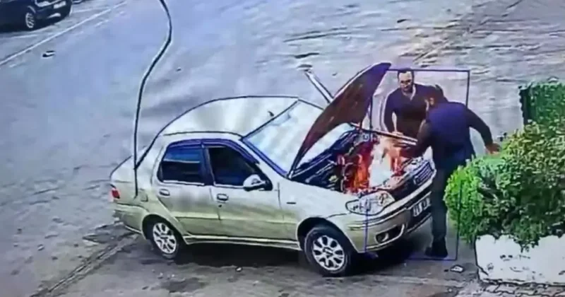 Alev alan otomobili üfleyerek söndürmeye çalıştı: O anlar kamerada