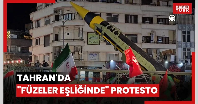 Tahran da füzeler eşliğinde protesto