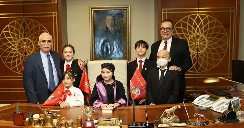 Anayasa Mahkemesi Başkanı Kadir Özkaya, lösemi tedavisi gören çocukları misafir etti
