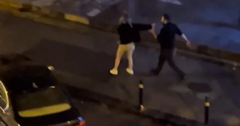 Kadını darbedip zorla araca bindirmeye çalıştı: Ayırmaya çalışanlara da saldırdı!