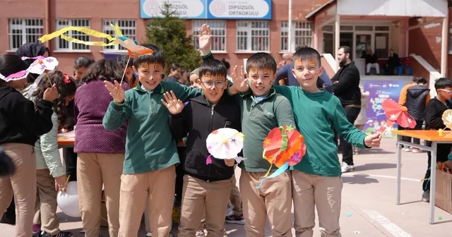 23 Nisan coşkusu köy okuluna taşındı Bilim Merkezi ve Çocuk Üniversitesi öğrencileri yaşıtlarıyla buluştu Düzce Haberleri