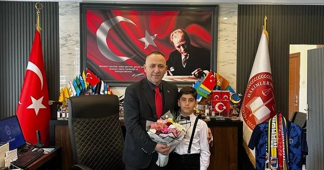 Mardin Cumhuriyet Başsavcısı Akbulut makamını 23 Nisan için öğrenciye emanet etti Mardin Haberleri