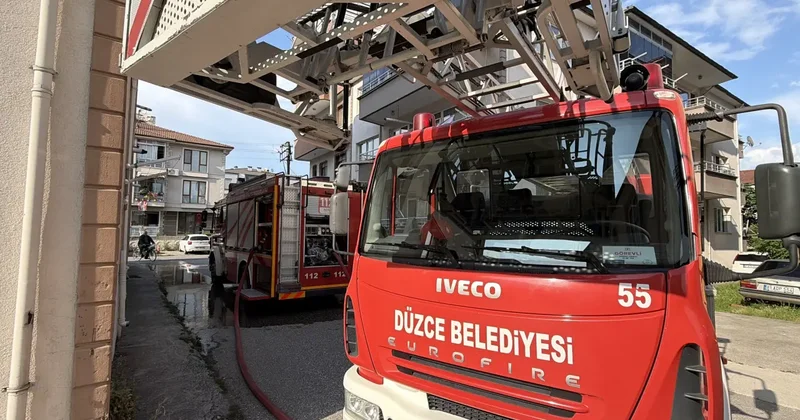 Düzce de 3 katlı binada yangın paniği