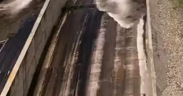 7 yıl sonra ilk: Özlüce Barajı nda dolusavak kapakları açıldı