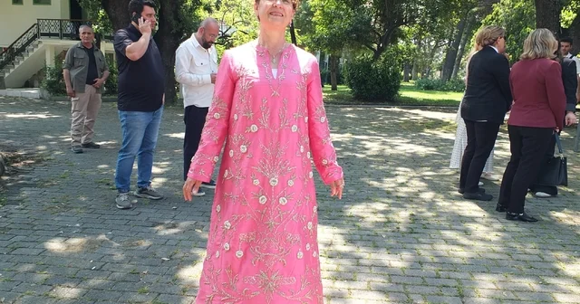 Burhaniyeli eğitmen eski zaman gelinliğini tanıttı Balıkesir Haberleri