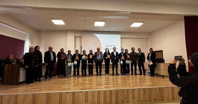 Bilecik te Kur an ı Kerim okuma yarışmasında ödüller sahiplerini buldu Bilecik Haberleri