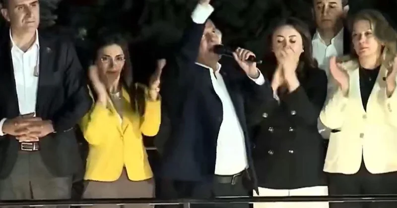 Özel, CHP Genel Merkezi önünde toplanan kalabalığa seslendi: Hiçbir yere gitmiyorum