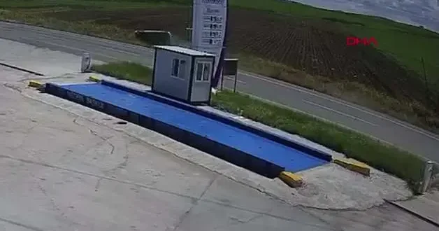 Diyarbakır’da takla atan otomobil tarlaya savruldu; aynı aileden 4 yaralı