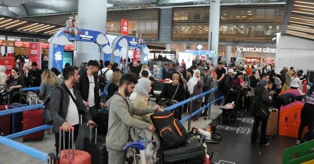 Sabiha Gökçen Havalimanı nda Kurban Bayramı yoğunluğu VİDEO İZLE