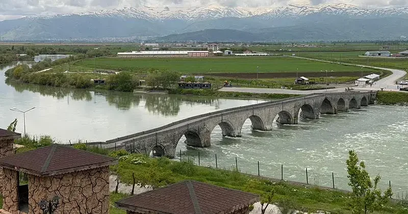 Muş ta Alparslan 2 Barajı ve HES’te ilk kez dolusavak kapakları açıldı