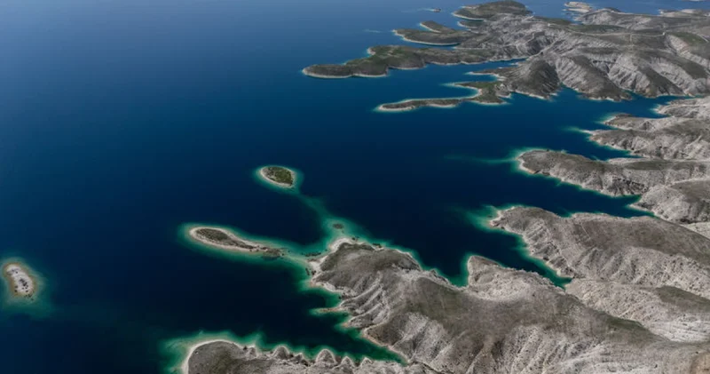 Atatürk Barajı nda tahliye kapakları 7 yıl sonra açıldı