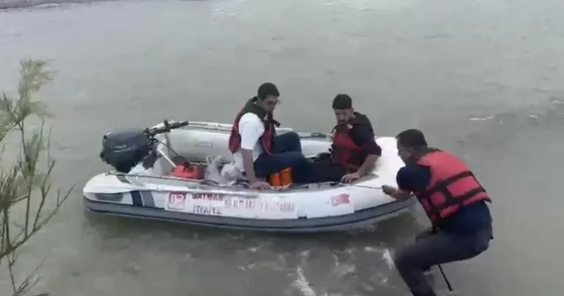 Piknik için gittileri yerde su seviyesi yükselince mahsur kalan vatandaşları itfaiye kurtardı