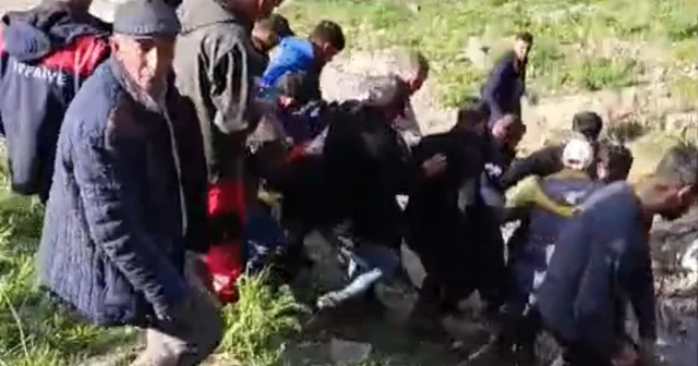 Yüksekovada da pancar toplarken kayalıklardan düşen kadın hayatını kaybetti Hakkari Haberleri