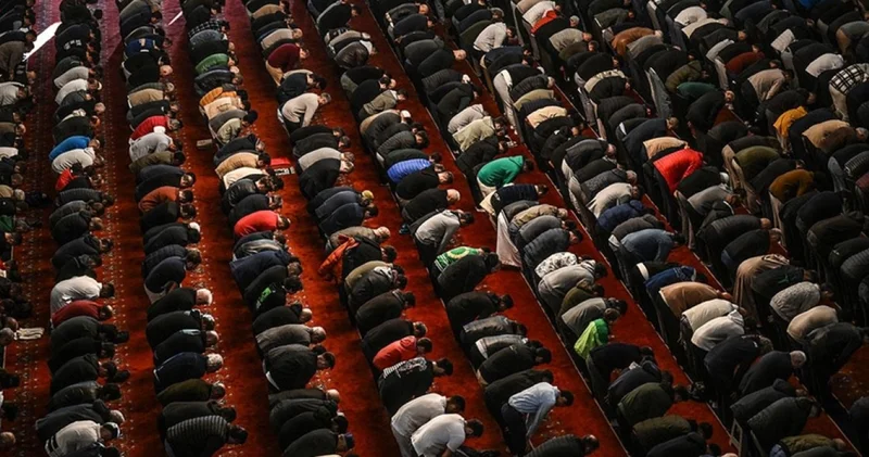 BAYRAM NAMAZI SAATİ 2026: Kurban Bayramı namazı saat kaçta? İstanbul, Ankara, İzmir, Bursa bayram namazı ne zaman kılınacak saatleri