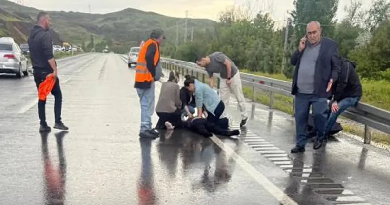 Kaza yapanlara yardım etmek isterken otomobilin çarptığı yaya hayatını kaybetti
