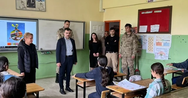 Dicle Kaymakamı Atış, öğrenci ve öğretmenlerle bir araya geldi Diyarbakır Haberleri