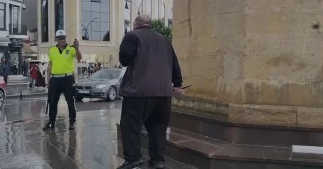 Saat Kulesi önünde bıçakla taşkınlık çıkaran şüpheli gözaltına alındı Çorum Haberleri