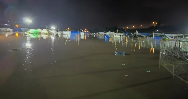 Dörtyol da sağanak yağışta yollar göle dönerken, hayvan pazarını sel vurdu Hatay Haberleri