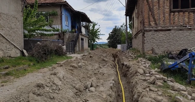 Gediz in yeni mahallelerinde doğalgaz için ilk kazma vuruldu Kütahya Haberleri