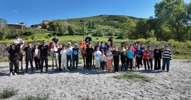 Bayburt ta DENEYAP öğrencileri atlı spor kulübünü ziyaret etti Bayburt Haberleri Habertürk Yerel Haberler