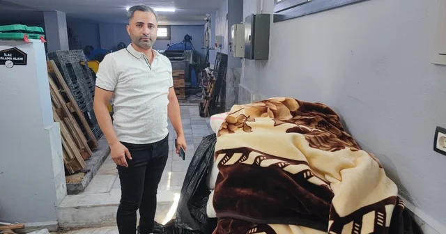 Battaniyenin içinden çıkan para ve cüzdanları teslim etti, yaşlı kadın poşeti sordu Adana Haberleri Habertürk Yerel Haberler