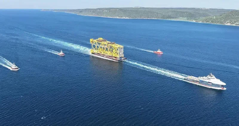 350 metrelik sondaj platform iskelesi Çanakkale Boğazı nda