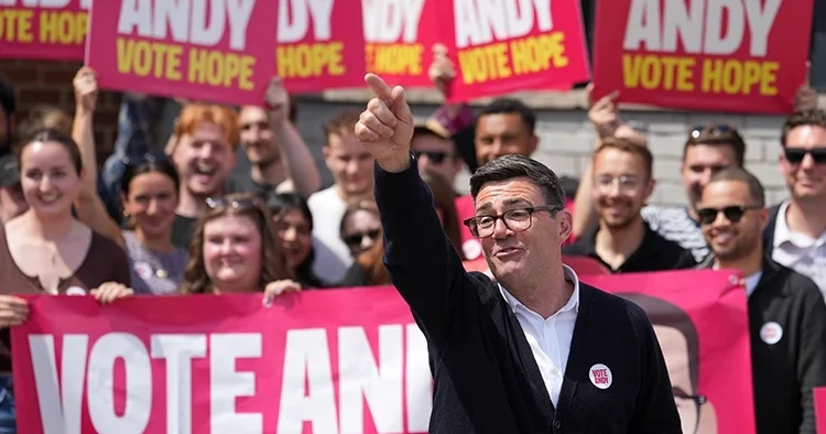 İngiltere de başbakanlığın en büyük adayı: Kuzeyin kralı Andy Burnham
