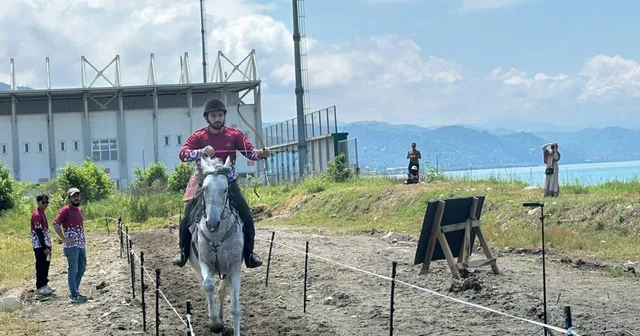 Trabzon da atlı okçuluk ve binicilik sporları Singapur ekibine tanıtıldı Trabzon Haberleri Habertürk Yerel Haberler