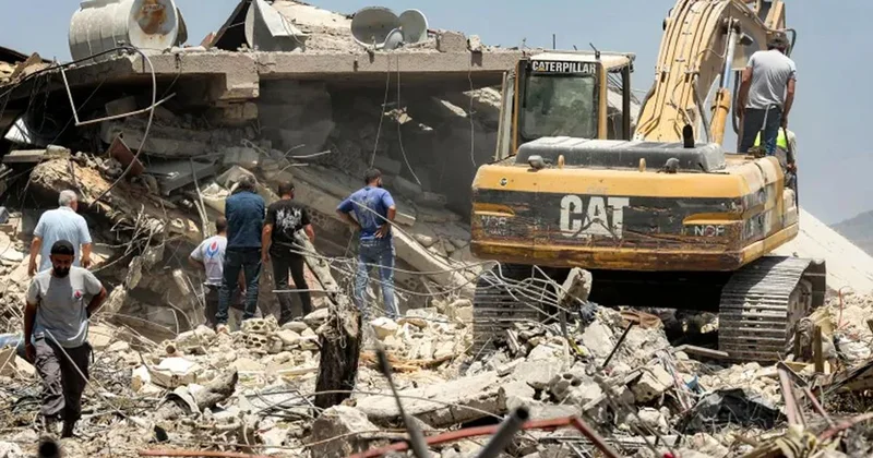 Barış görüşmeleri sürerken Lübnan da enkazdan cesetler çıkarıldı