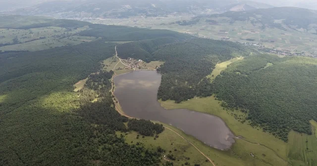 Yağışlar göleti doldurdu, yayla yolu su altında kaldı Tokat Haberleri Habertürk Yerel Haberler