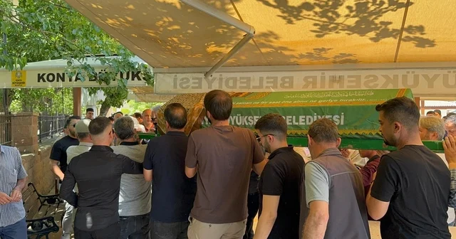 Tur midibüsünün devrildiği kazada ölenler, Konya da toprağa verildi Konya Haberleri Habertürk Yerel Haberler