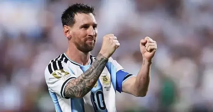 Arjantin 2’de 2 yaptı, Messi rekor kırdı