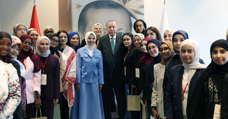 Cumhurbaşkanı Erdoğan, Genç Müslüman Kadınlar Liderlik Programı katılımcılarını kabul etti