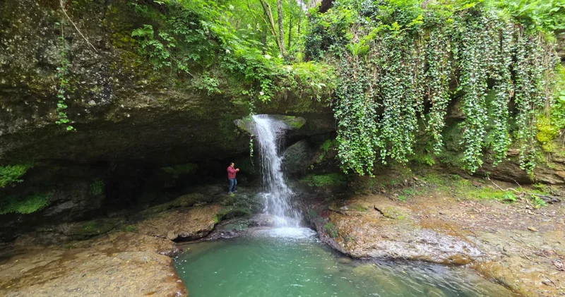Artvin in Ormanın Yüzüğü olarak adlandırılan şelalesi